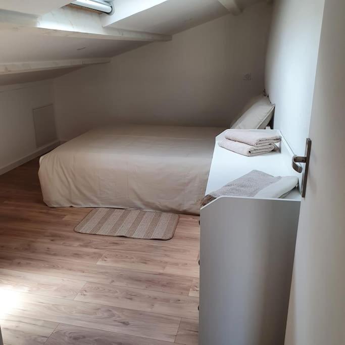 Duplex Sous Les Toits Apartment Riez Exterior foto